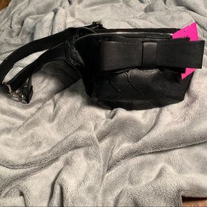 Authentic Betsy Johnson Bow Fannypack 🖤💕